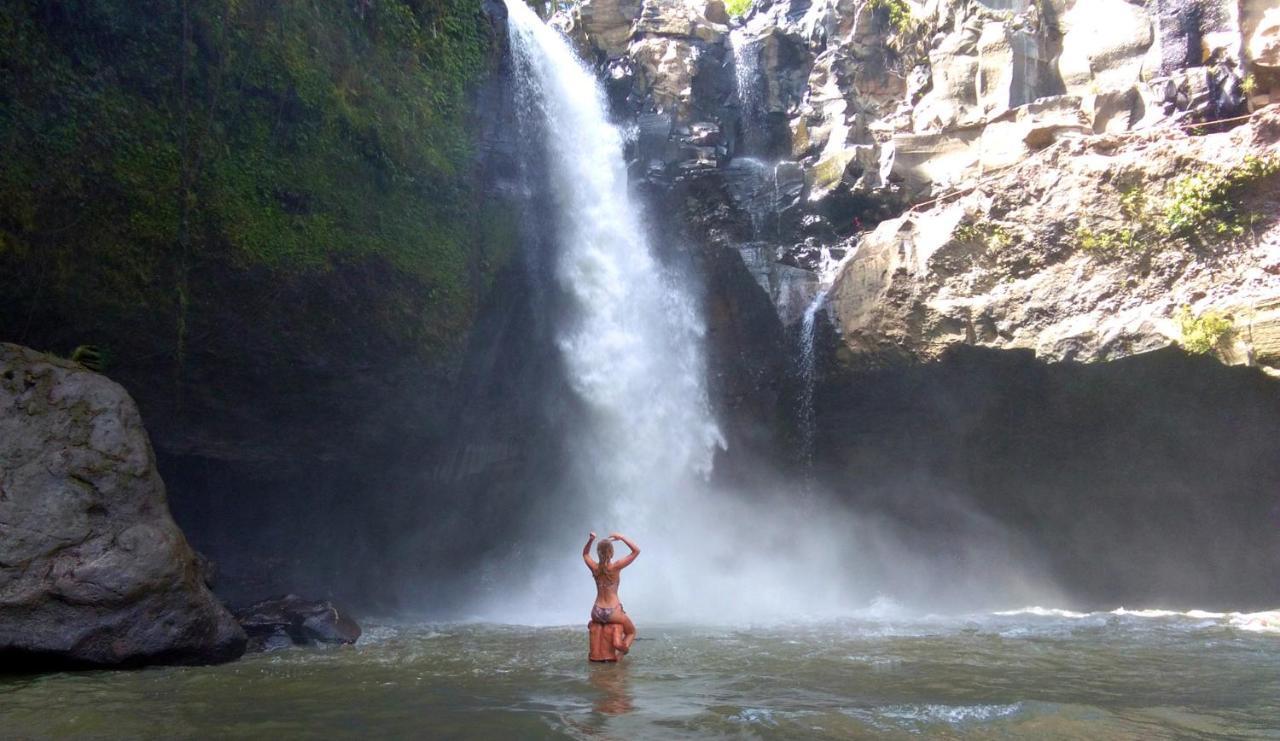 Waterfall Guest House Sukawati Esterno foto